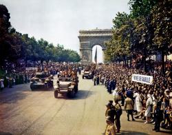 Le défilé de la victoire sur les Champs-Élysées en 1944